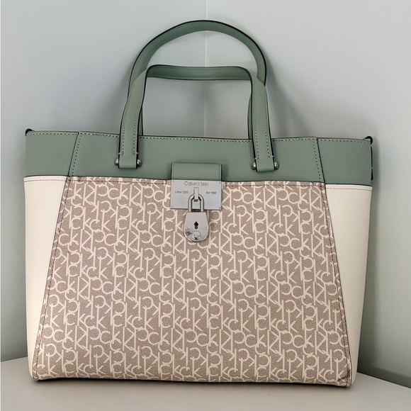 Calvin Klein bag - Picture 3 of 11